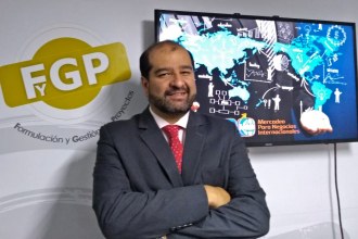 Escuela de Posgrados presenta la charla Efectos de la Guerra Comercial en los Flujos de Cooperación