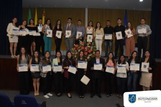 Ceremonia entrega de becas Bruno Mantilla Pinto