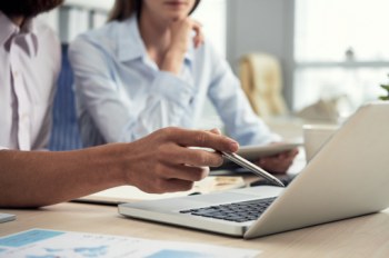 Participa de los webinar LEGIS