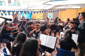 La Orquesta de Cuerdas de la Escuela Municipal de Música de Piendamó deleitó a los Uniautónomos con un concierto de Navidad
