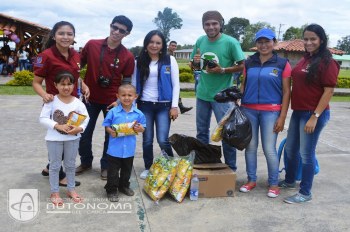 Celebración día del niño en honor a los hijos de los soldados heridos en combate
