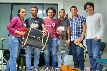 Músicos Uniautónomos en concierto de música folclórica colombiana