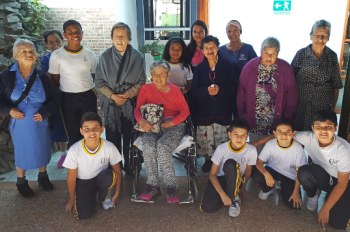 Estudiantes del Liceo Técnico Superior en Hogar Divino Niño