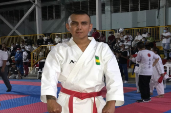 Juan Nicolás Criollo, estudiante Uniautónomo, ganador de medalla de plata en el Campeonato Departamental de Karate-do